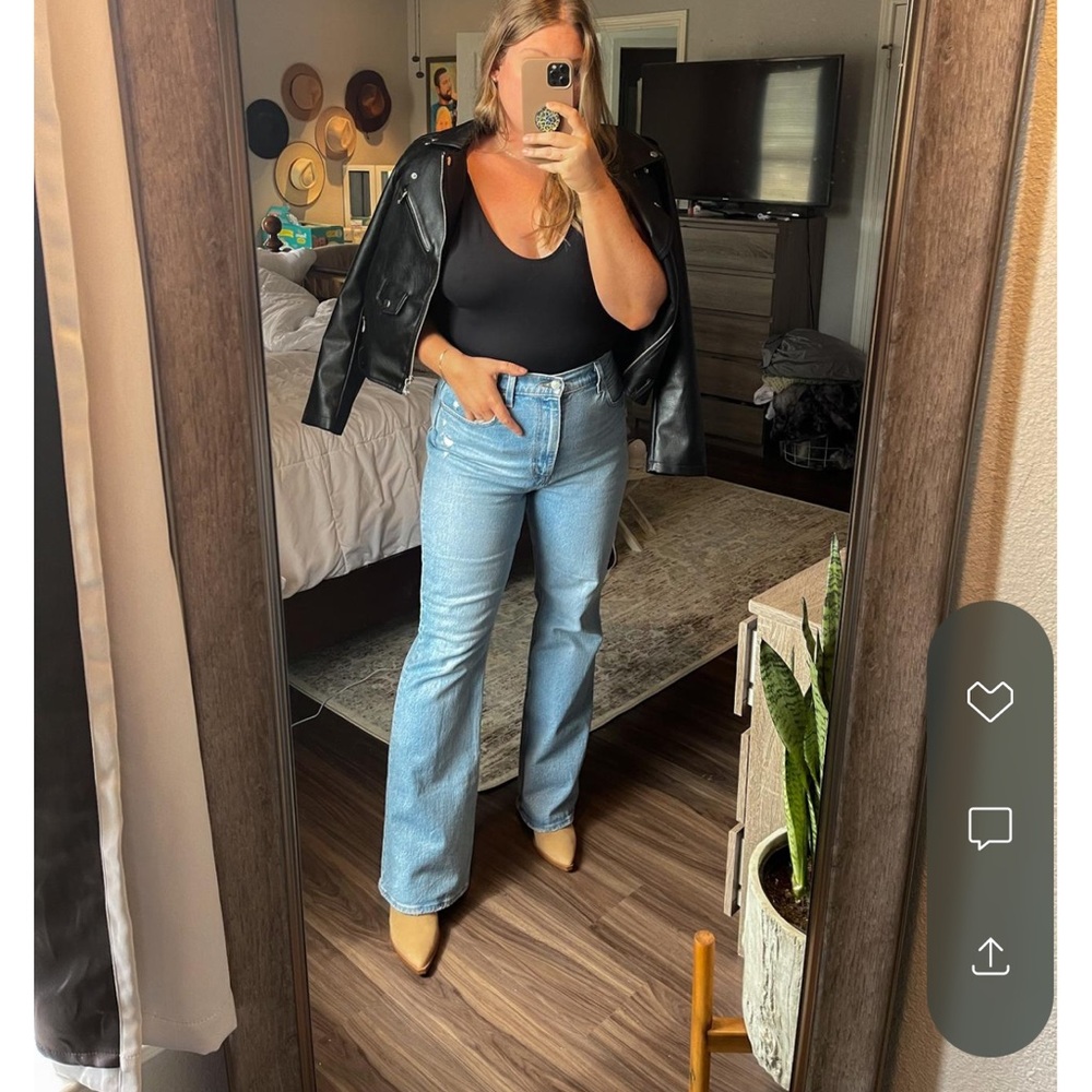 Levi 70s style Bell Bottom (High Rise)